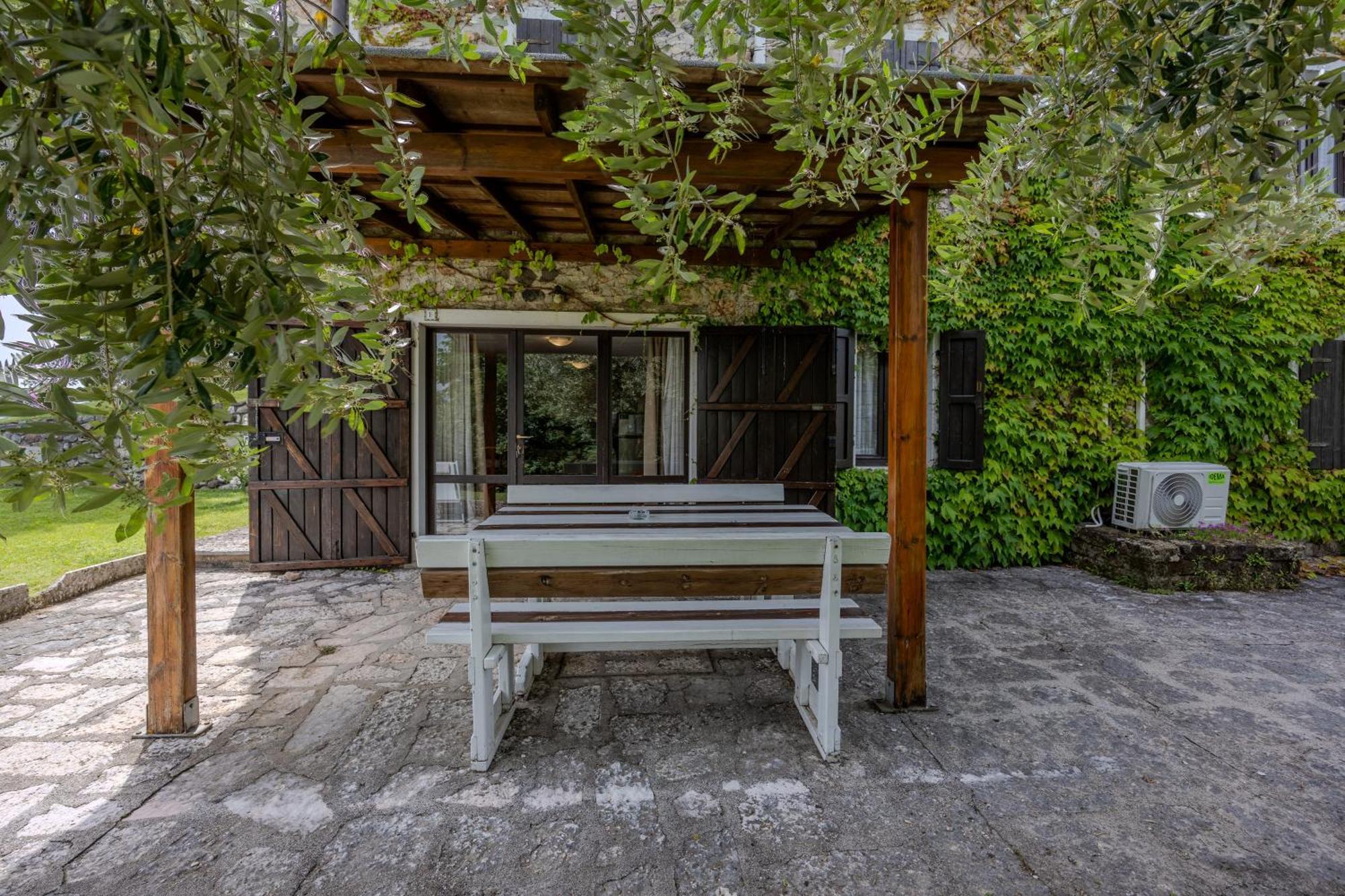 Residence San Michele Costermano Bagian luar foto